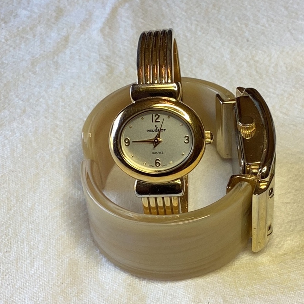 4 Watches & a Bracelet - Picture 12 of 16